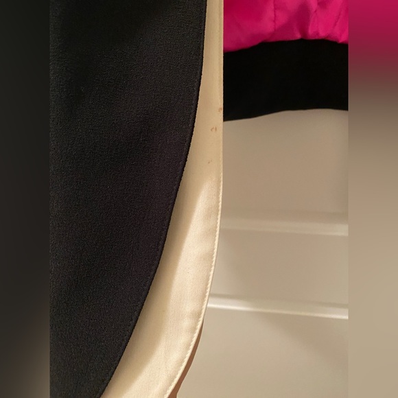 Gibson and Latimer Black Blazer with hot pink and white lining. - Picture 4 of 8
